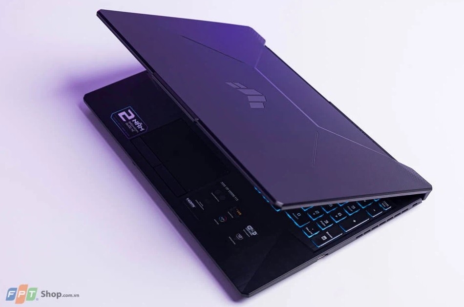 Top laptop đang có giá cực “nhẹ ví” khi mua online tại FPT Shop 2