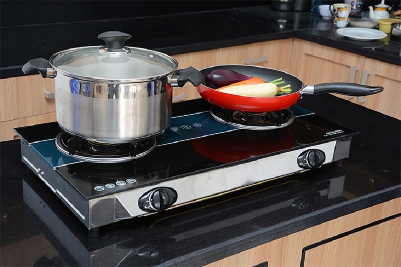 nên mua bếp từ hay bếp ga 2