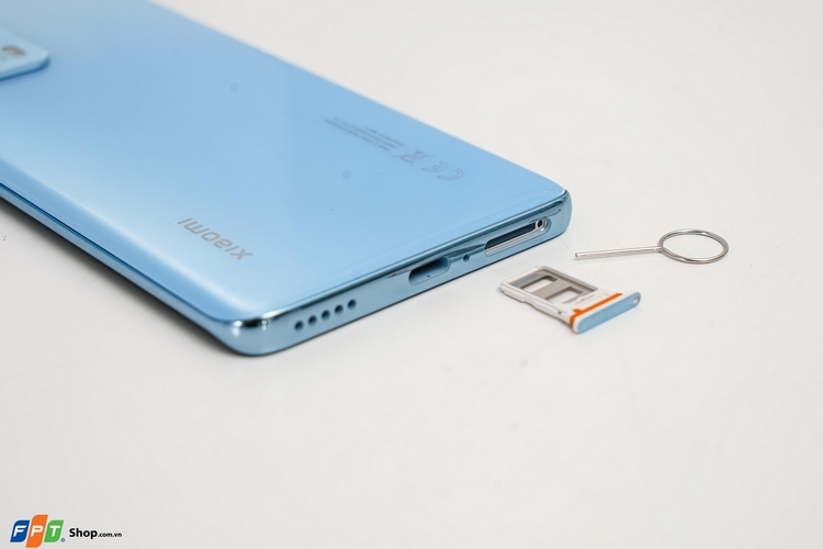 Mở hộp Xiaomi 13 Lite 3