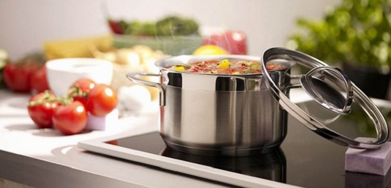 so sánh bếp từ Sunhouse và Kangaroo 6