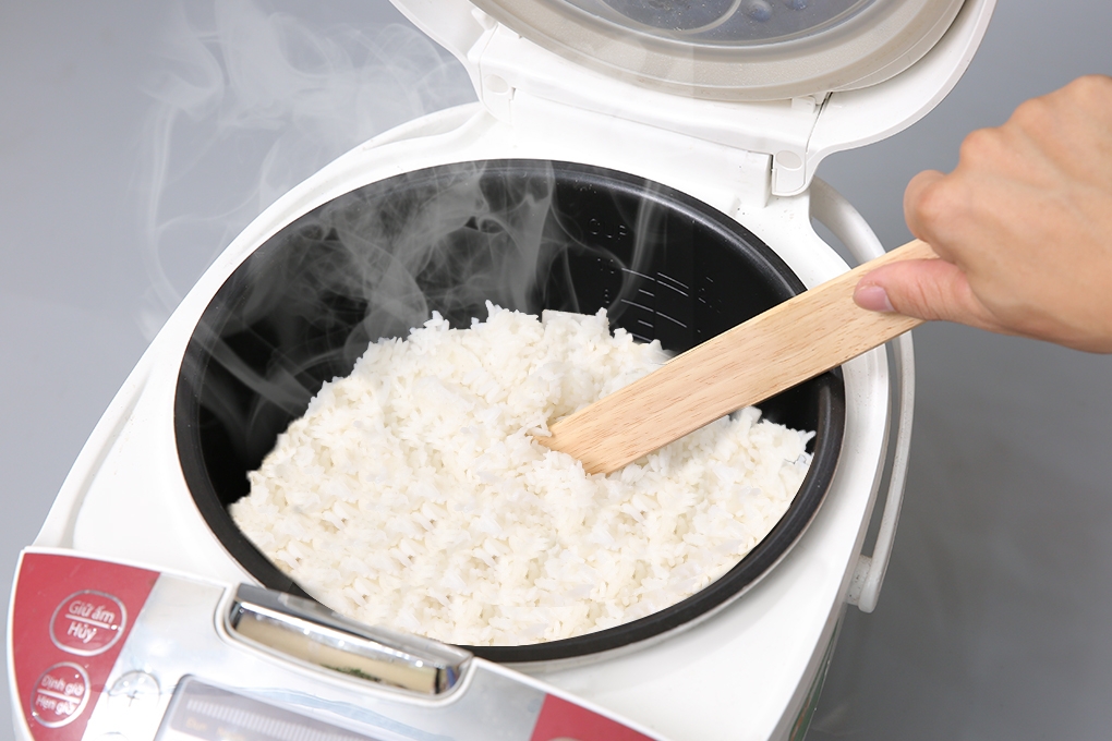 Nên làm gì khi lớp chất chống dính trên nồi cơm điện bị tróc?