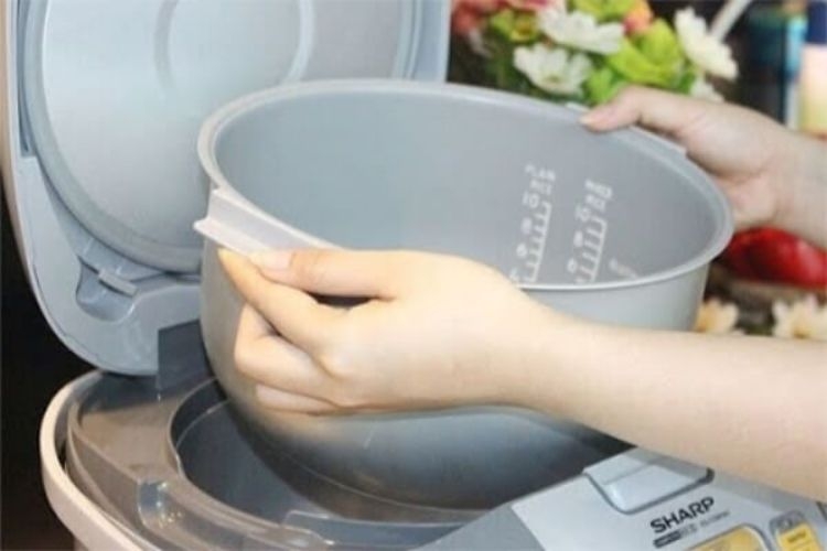 Những lưu ý khi sử dụng nồi cơm điện Sharp