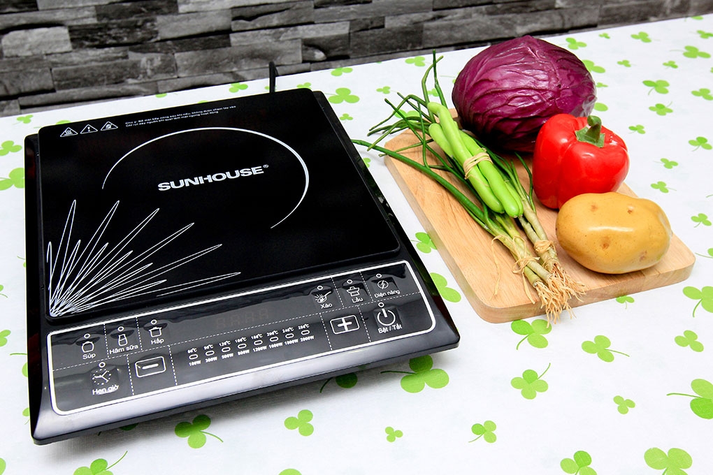 so sánh bếp từ Sunhouse và Bluestone 3