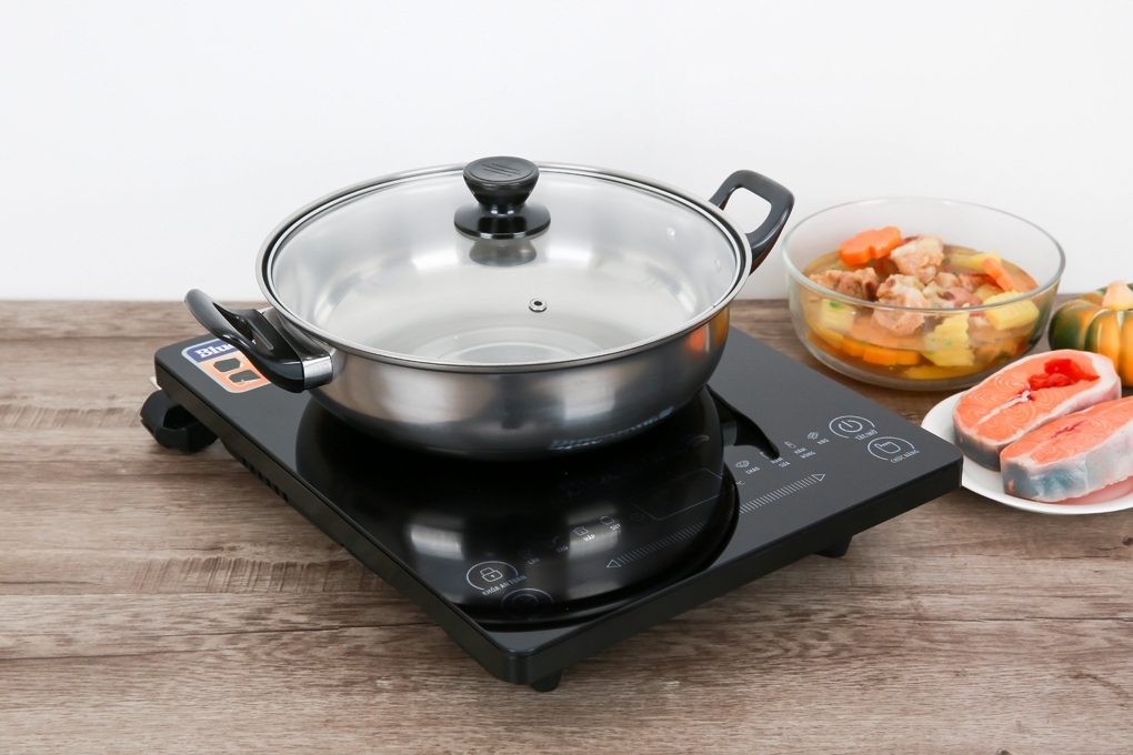 so sánh bếp từ Sunhouse và Bluestone 5