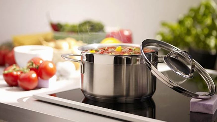 so sánh bếp từ Sunhouse và Bluestone 6