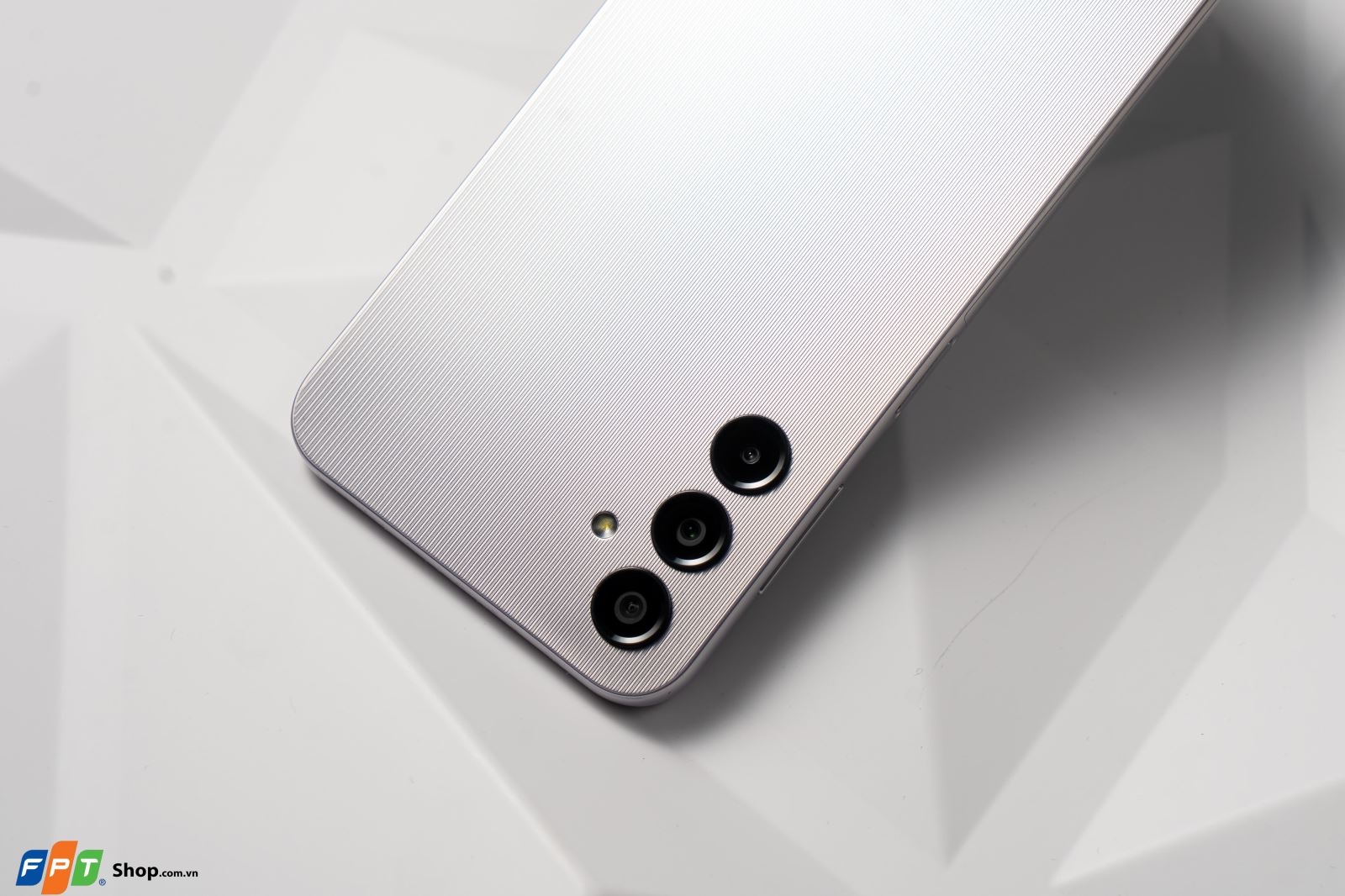 Trên tay Samsung Galaxy A14 4G: Exynos 850, 3 camera 50MP, pin 5.000mAh
