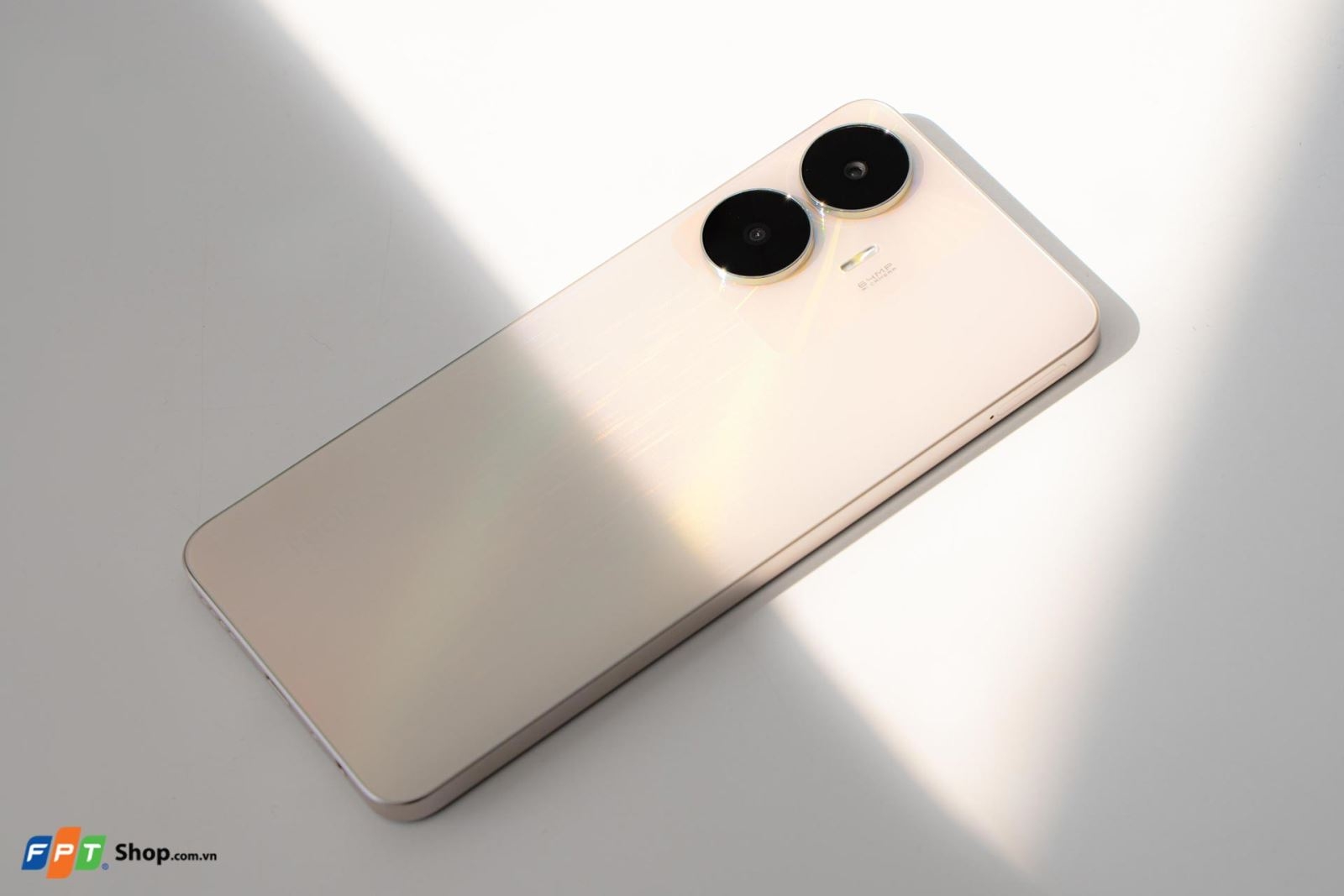 Mở hộp Realme C55 (ảnh 4)