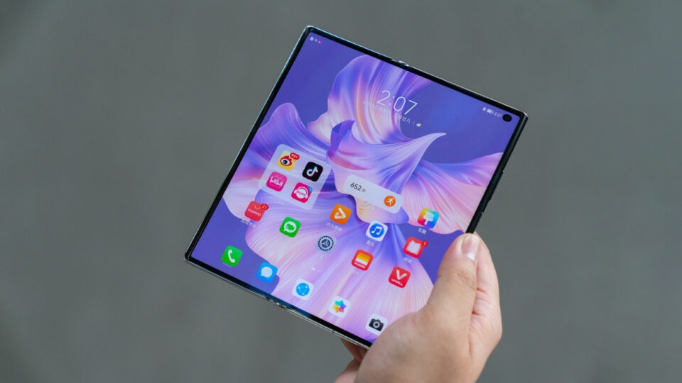 Thị trường smartphone gập thế giới và Việt Nam hiện tại như thế nào?