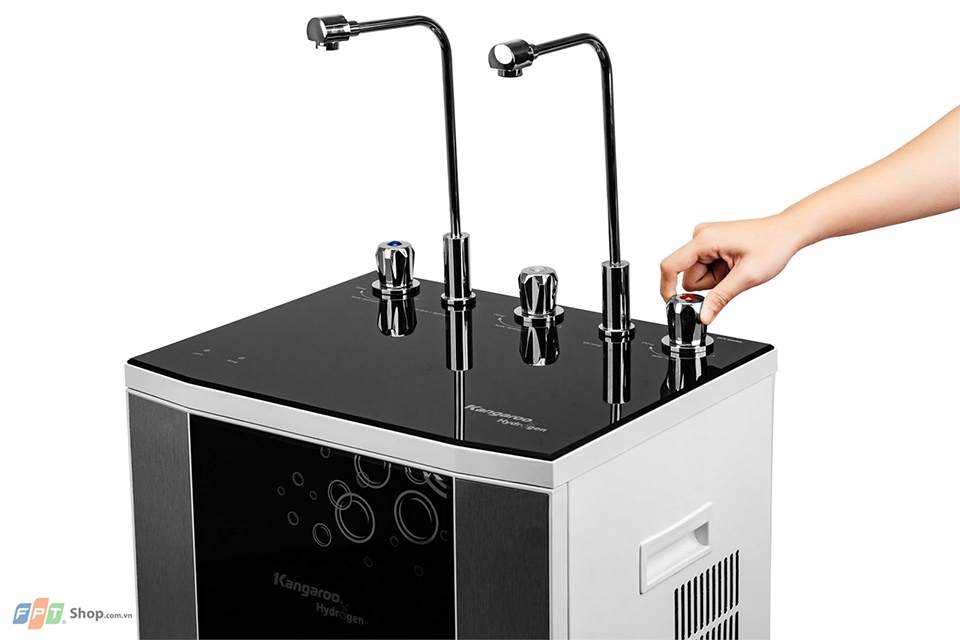 Chức năng của từng bộ phận đều được Kangaroo chú thích rõ ràng bằng tiếng Việt, bao gồm: Nước Hydrogen Lạnh, Nước Hydrogen và Nước Nóng. Cách thiết kế thông minh này giúp người dùng dễ hiểu, dễ phân biệt, là điểm cộng mà các gia đình có trẻ nhỏ và người lớn tuổi nên cân nhắc 5