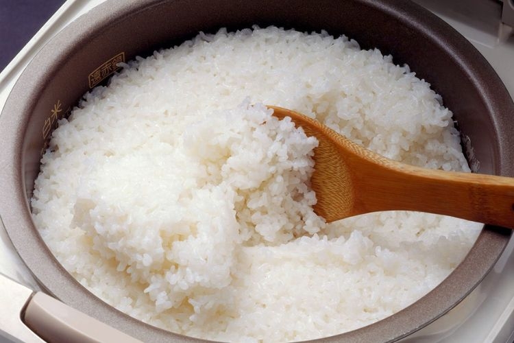 Vì sao nồi cơm điện nấu cơm không chín?