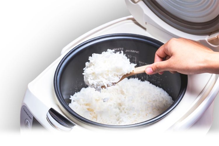 Vì sao nồi cơm điện nấu cơm không chín?