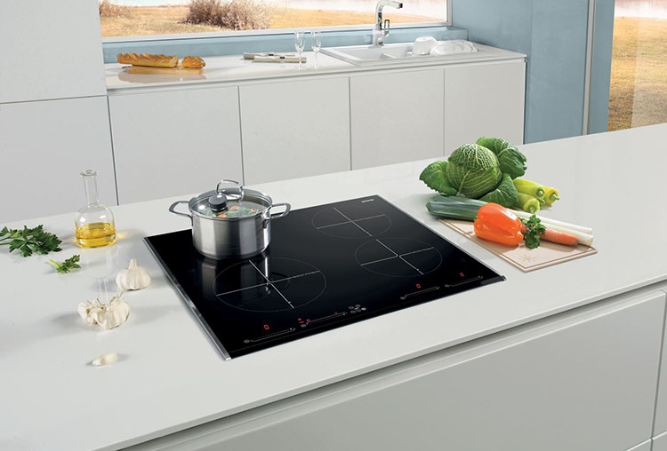 So sánh bếp từ Bosch và Hafele