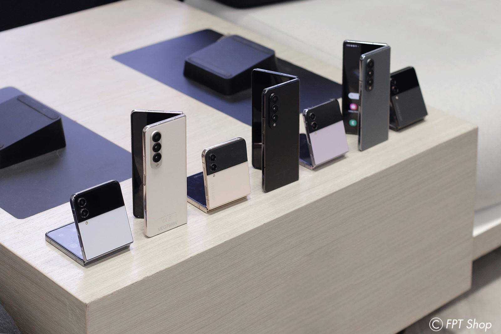 Điều gì khiến điện thoại màn hình gập thu hút hơn điện thoại truyền thống?