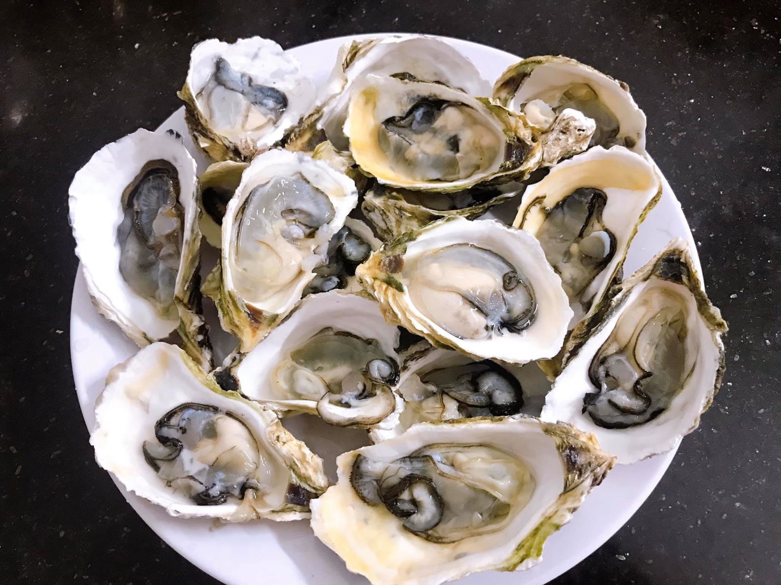 Cách làm hàu nướng mỡ hành bằng lò vi sóng