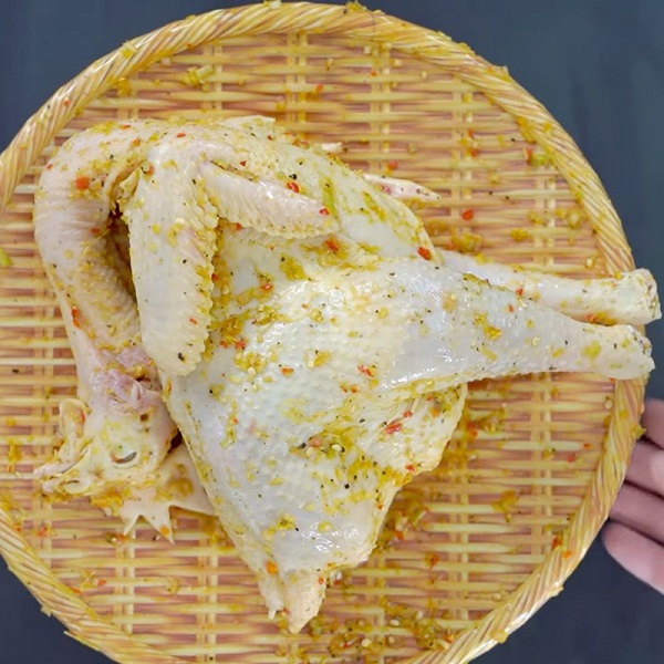 cách làm gà ủ muối bằng nồi cơm điện - ảnh 3