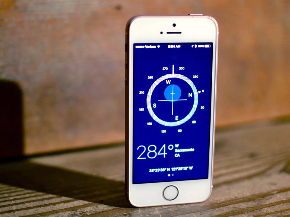 Xem la bàn trên iPhone - Ảnh 01