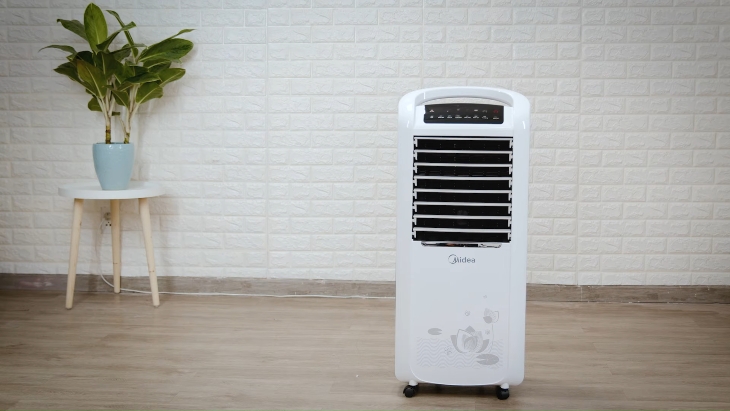 Đặt quạt ở nơi thông thoáng, rộng rãi