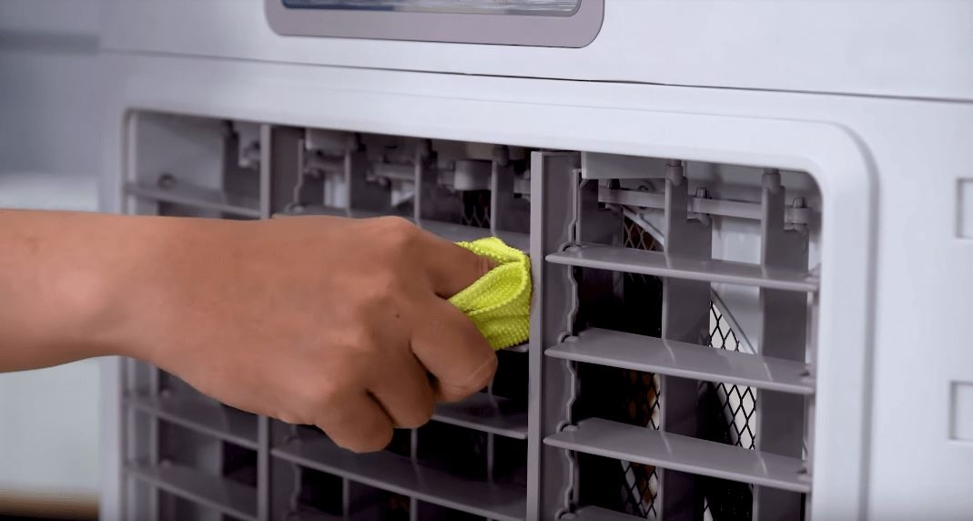 Thường xuyên vệ sinh quạt điều hòa