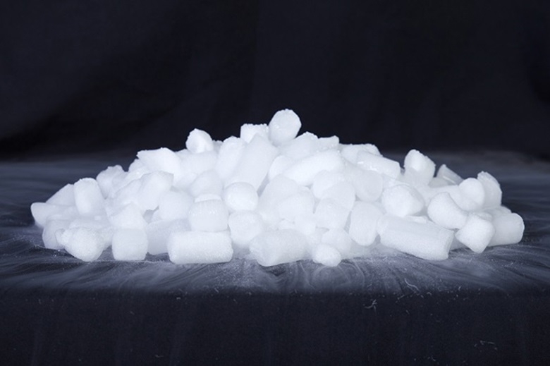 Đá khô trên quạt điều hòa là gì?