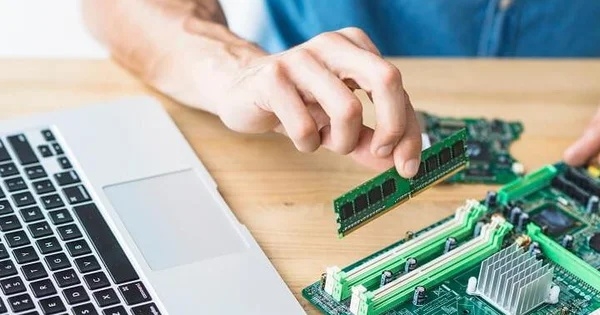Card màn hình quạt vẫn quay nhưng không lên hình (Ảnh 2)