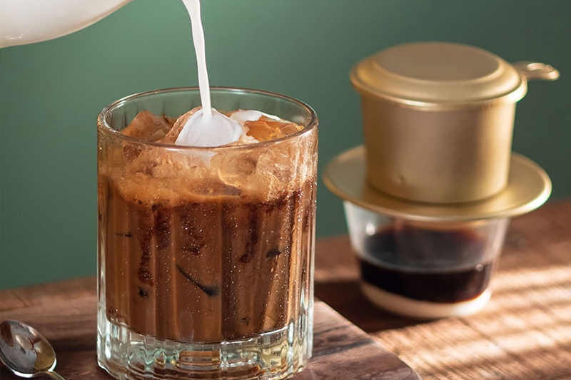 Cách khử mùi nồi chiên không dầu mới mua bằng cà phê sữa