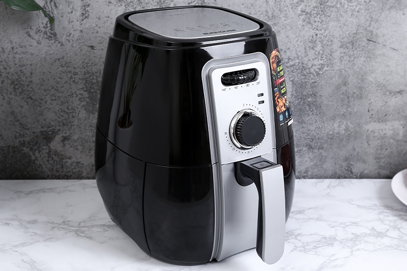 Nồi chiên không dầu Sunhouse sở hữu kiểu dáng đẹp, hiện đại