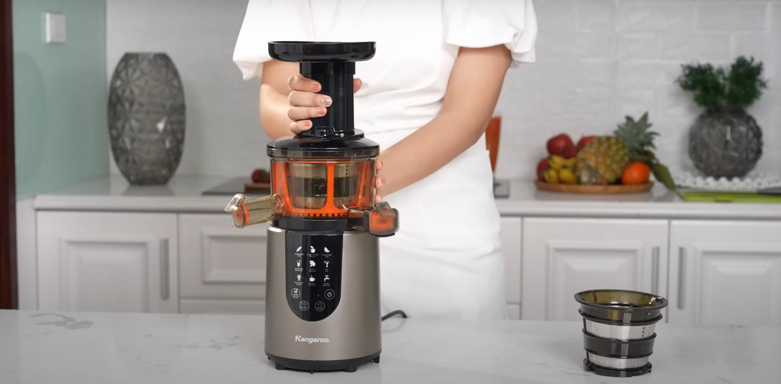 Hướng dẫn sử dụng máy ép chậm Kangaroo KG180SJD một cách hiệu quả