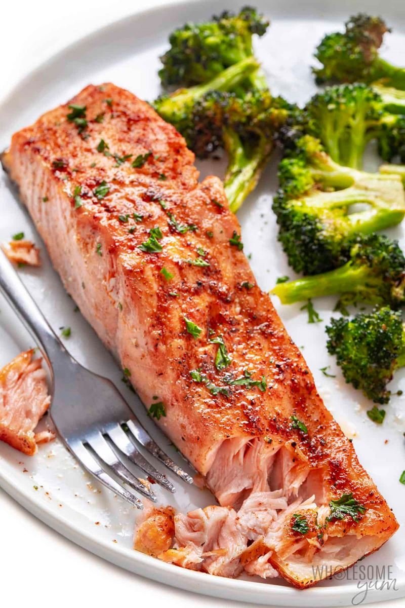 Nướng cá hồi bằng nồi chiên không dầu trong 6-12 phút