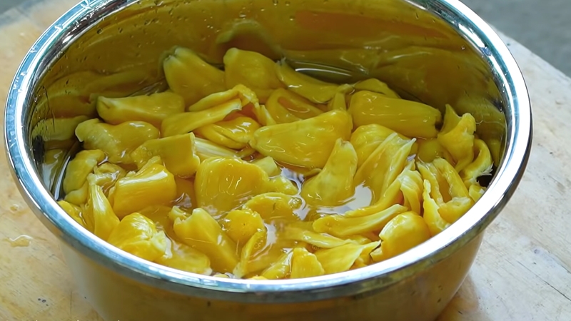 Làm sạch nhựa mít