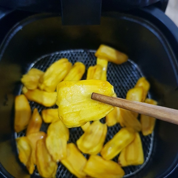 Sấy mít bằng nồi chiên không dầu