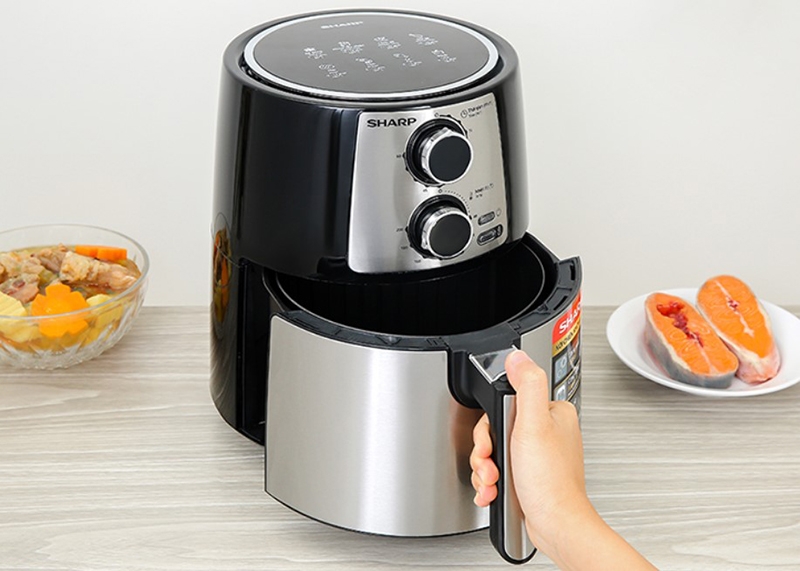 Cách sử dụng nồi chiên không dầu Sharp để chế biến thực phẩm