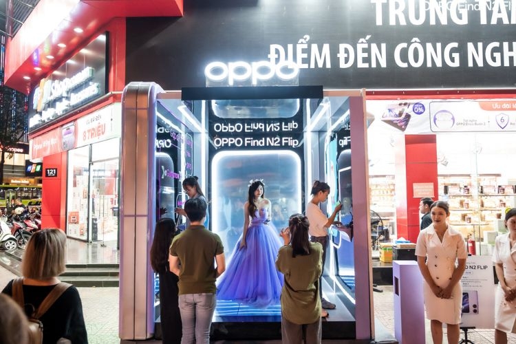 Toàn cảnh hoạt động trải nghiệm "Gương thần" vạn năng Find N2 Flip tại FPT Shop