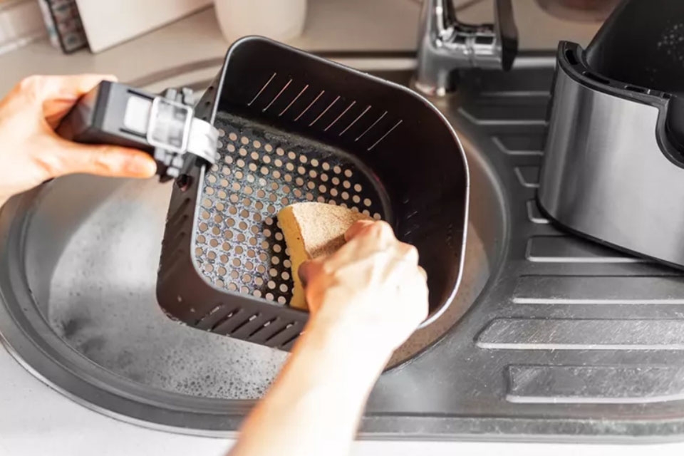 Nồi chiên không dầu dễ vệ sinh không - Ảnh 03