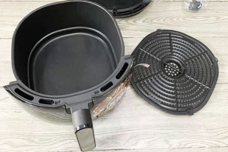 Review nồi chiên không dầu Tefal EY701D15: Chất liệu nồi cao cấp