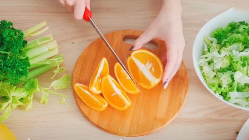 Sơ chế nguyên liệu trước khi sử dụng máy ép trái cây Magic