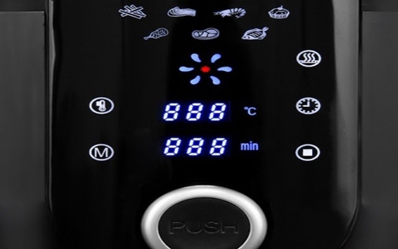 Review nồi chiên không dầu Kangaroo KG55AF1A: Bảng điều khiển cơ, điện tử kết hợp