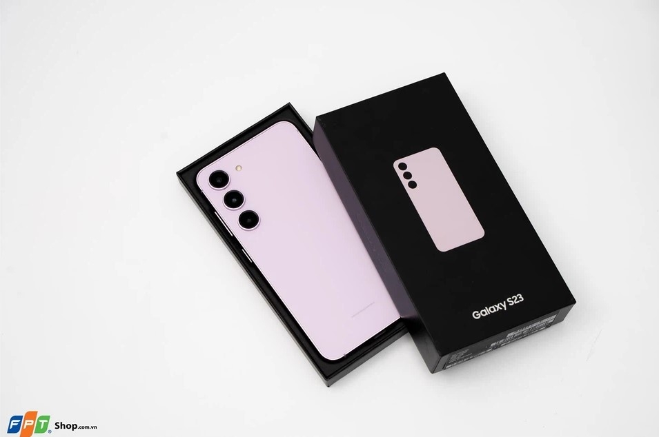 2023 rồi, liệu Galaxy S22 có còn đáng mua khi mà Galaxy S23 đang quá hot? 12