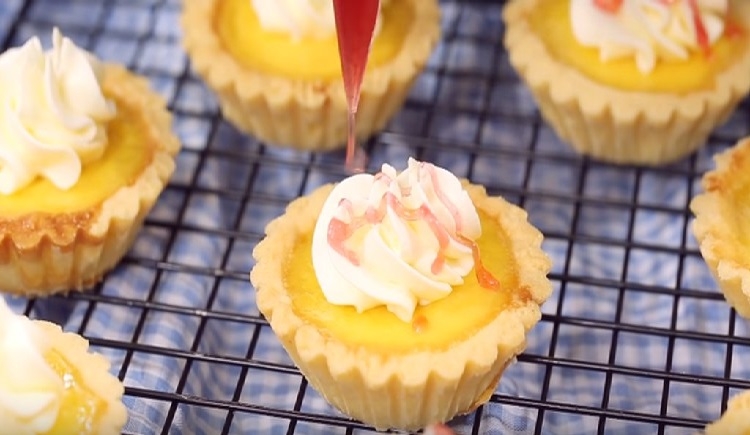 Trang trí và thưởng thức bánh