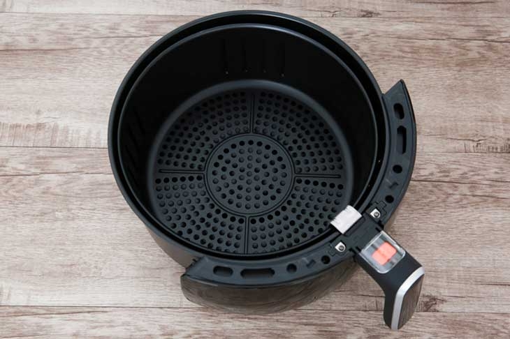 Nồi chiên không dầu Bluestone có lòng nồi được làm từ hợp kim nhôm