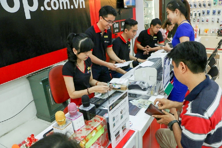 Mang điện thoại đến cửa hàng uy tín