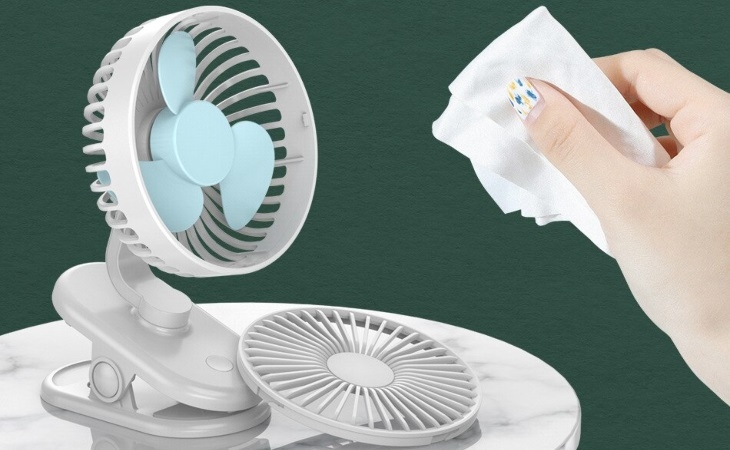 Vệ sinh quạt mini thường xuyên và bảo quản tại nơi khô thoáng
