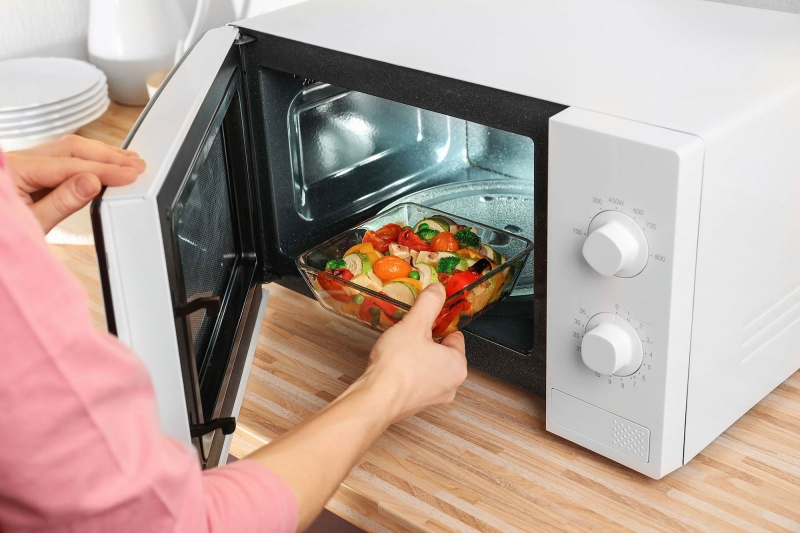 lựa chọn kích thước lò vi sóng phù hợp với không gian bếp