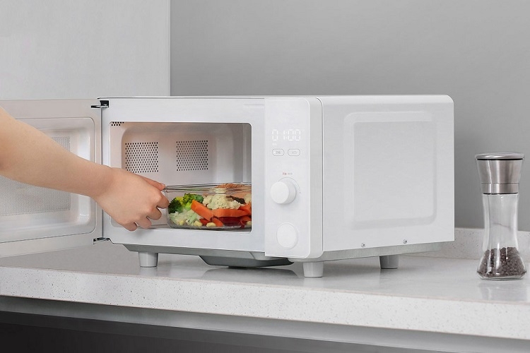 Lưu ý trước khi sử dụng lò vi sóng: kiểm tra nguồn điện