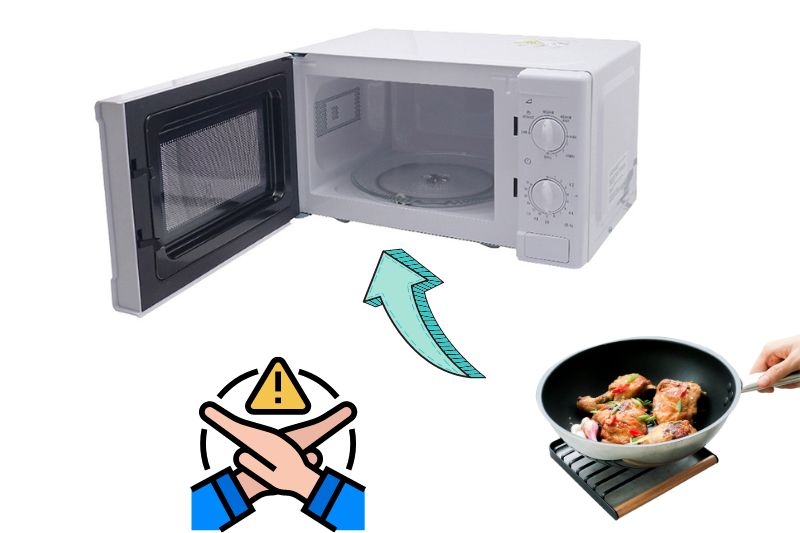 Sai lầm khi sử dụng chảo chống dính: Cho chảo chống dính vào lò nướng, lò vi sóng