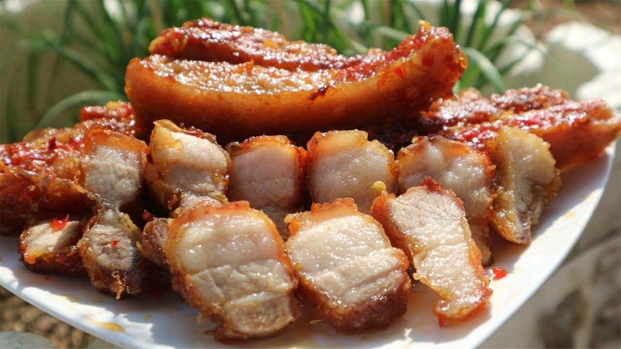 Cách hâm nóng thịt heo quay bằng chảo chống dính bước 5