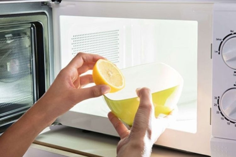 Cách khử mùi lo vi sóng bằng Baking Soda