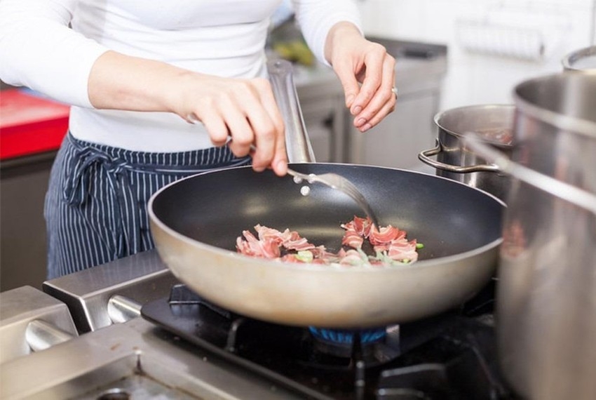Cách sử dụng chảo chống dính mới chuẩn nhất