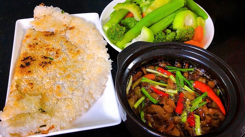 Cách làm cơm cháy kho quẹt bằng chảo chống dính bước 7