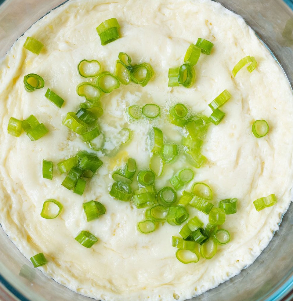 Món trứng hấp bằng lò vi sóng có thể kết hợp với nhiều thực phẩm khác