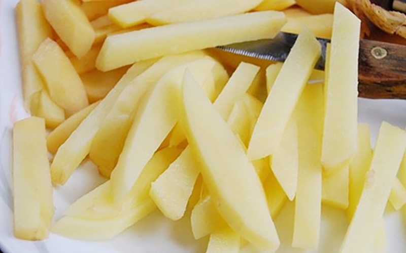 Cách làm bò bít tết bằng chảo chống dính bước 2